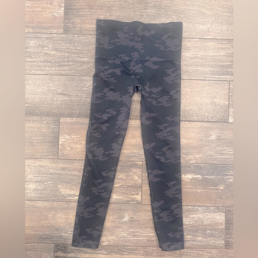 Spanx Camo Leggings sz Medium